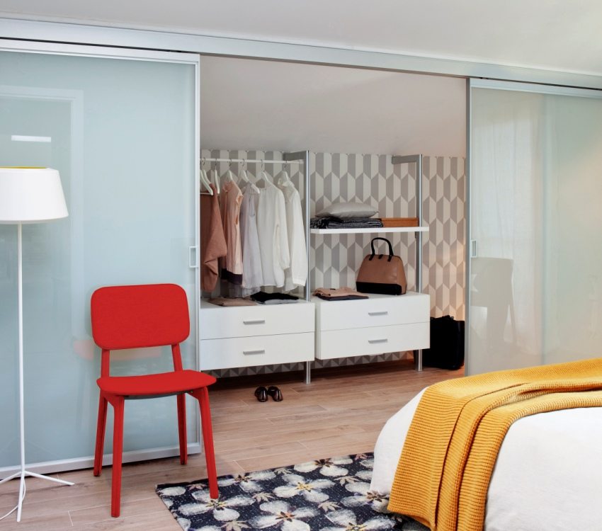 Ang mga ibabaw ng salamin ng pinto ay nangangailangan ng maingat na pagpapanatili Ang mga ibabaw ng salamin ng pinto ay nangangailangan ng maingat na pagpapanatili