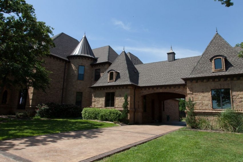 מבנה גג ירך עם חלון מפרץ בצורות שונות מבנה גג ירך עם חלון מפרץ בצורות שונות