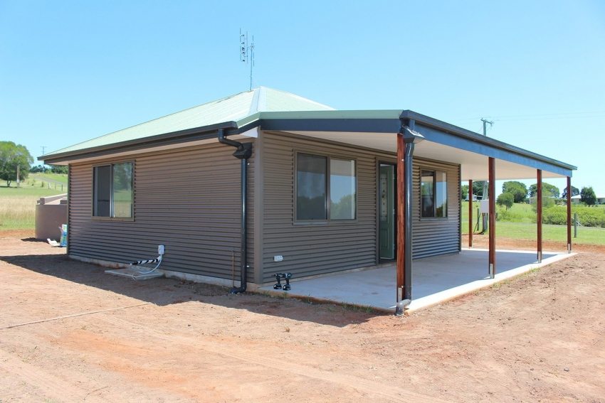 בית בקומה אחת עם גג מעופף בית בקומה אחת עם גג מעופף