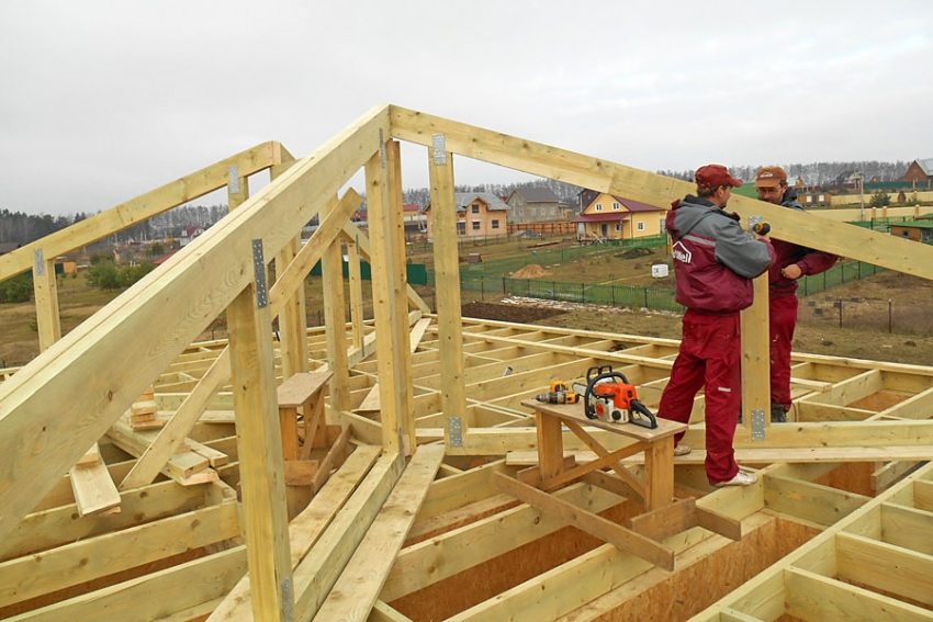 התקנת רגלי קורת גג בירך התקנת רגלי קורת גג בירך