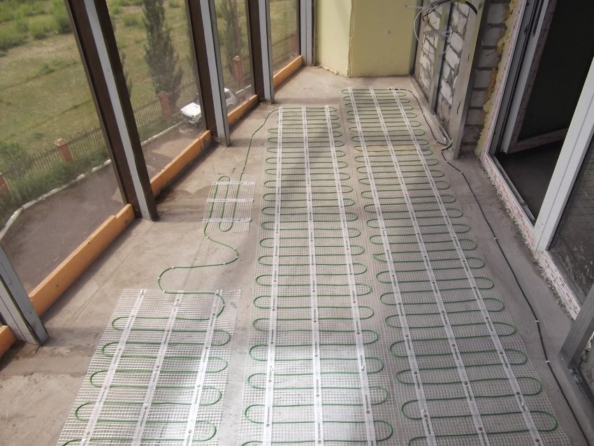 שטיח חימום למערכת חימום תת רצפתי במרפסת שטיח חימום למערכת חימום תת רצפתי במרפסת