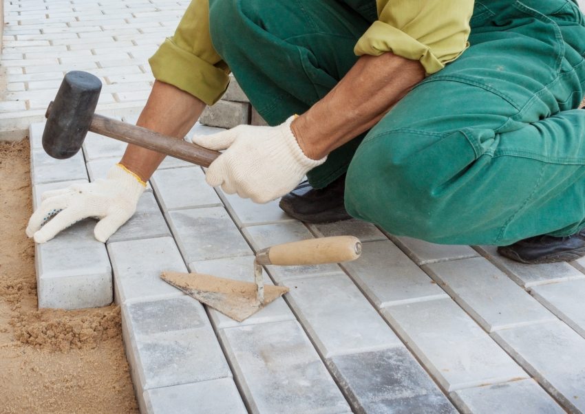 Betonilaattojen kustannukset vaihtelevat 300-500 ruplaa neliömetriltä Betonilaattojen kustannukset vaihtelevat 300-500 ruplaa neliömetriltä