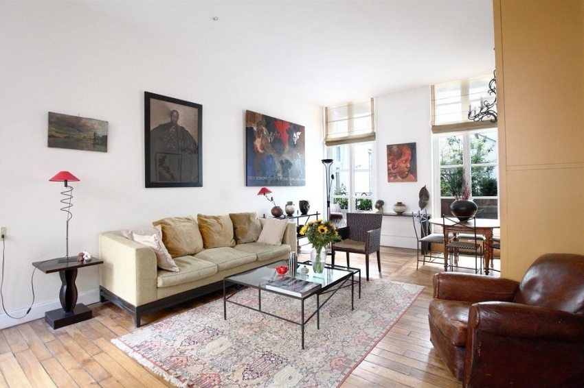 Banayad na sahig na nakalamina sa sala Banayad na sahig na nakalamina sa sala