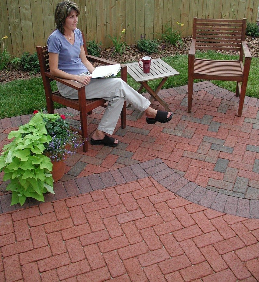 Ang mga pattern ng pagtula ng brick ay ilan sa pinakasimpleng Ang mga pattern ng pagtula ng brick ay ilan sa pinakasimpleng