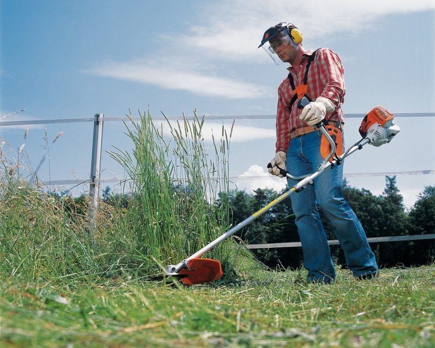 מוטוקוזה רגוע FS 250 בפעולה מוטוקוזה רגוע FS 250 בפעולה