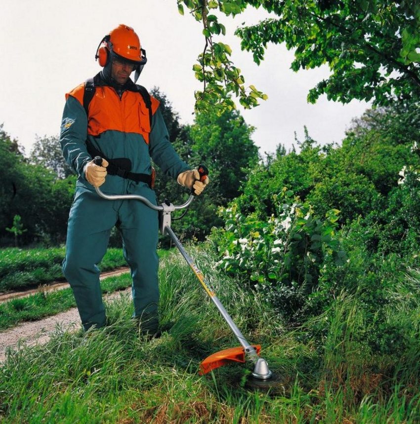 בנזוקוסה מתמודד בקלות עם כיסוח דשא בכל שטח אפילו מחוספס ביותר בנזוקוסה מתמודד בקלות עם כיסוח דשא בכל שטח אפילו מחוספס ביותר