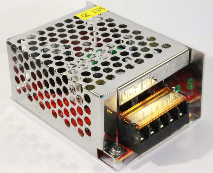 ספק הכוח מאפשר לכם לחסוך משמעותית באנרגיה ספק הכוח מאפשר לכם לחסוך משמעותית באנרגיה