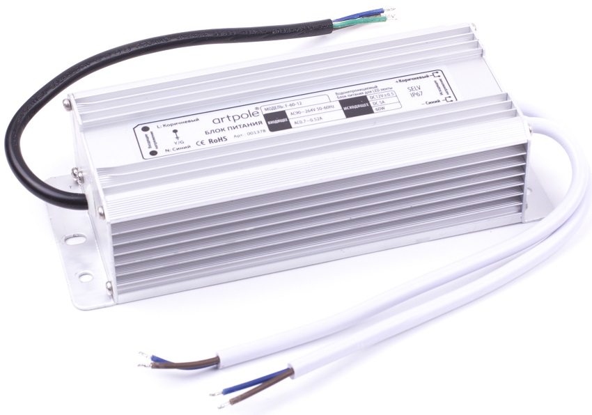 אספקת החשמל כוללת מגיני נחשול חזקים אספקת החשמל כוללת מגיני נחשול חזקים