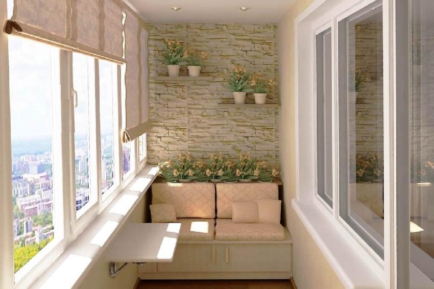 Preget puss på den ene balkongveggen Preget puss på den ene balkongveggen