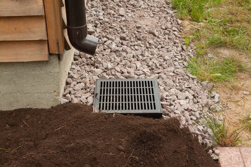 הסורג מונע מפסולת גדולה להיכנס למקלט הסורג מונע מפסולת גדולה להיכנס למקלט