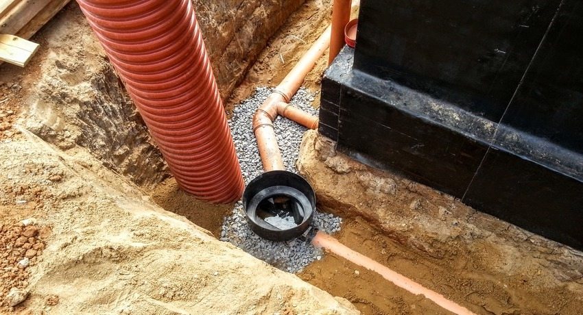 ניקוז היסוד הכרחי כדי להגן על הבית עם מפלס מי תהום גבוהים ניקוז היסוד הכרחי כדי להגן על הבית עם מפלס מי תהום גבוהים