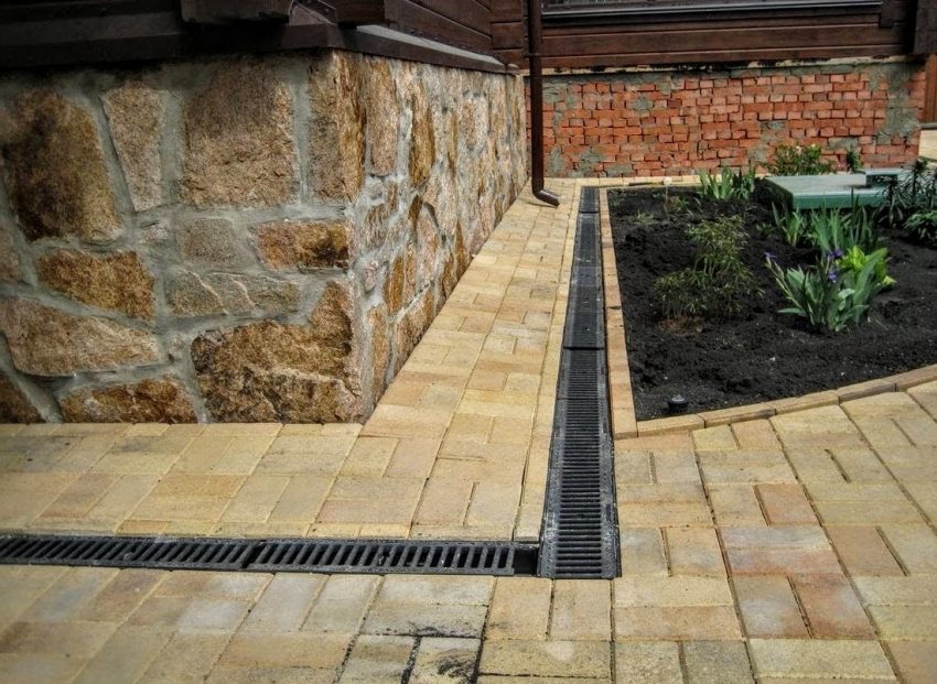 ניקוז לינארי סביב הבית ניקוז לינארי סביב הבית