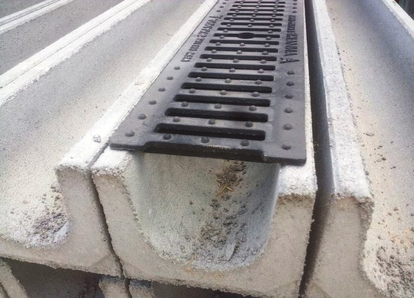 When choosing a grate for drainage trays, it is necessary to focus on the class of permissible load that they withstand When choosing a grate for drainage trays, it is necessary to focus on the class of permissible load that they withstand