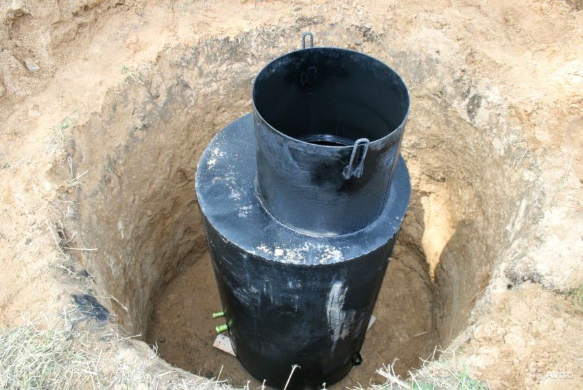 Caixó metàl·lic per a un pou Caixó metàl·lic per a un pou