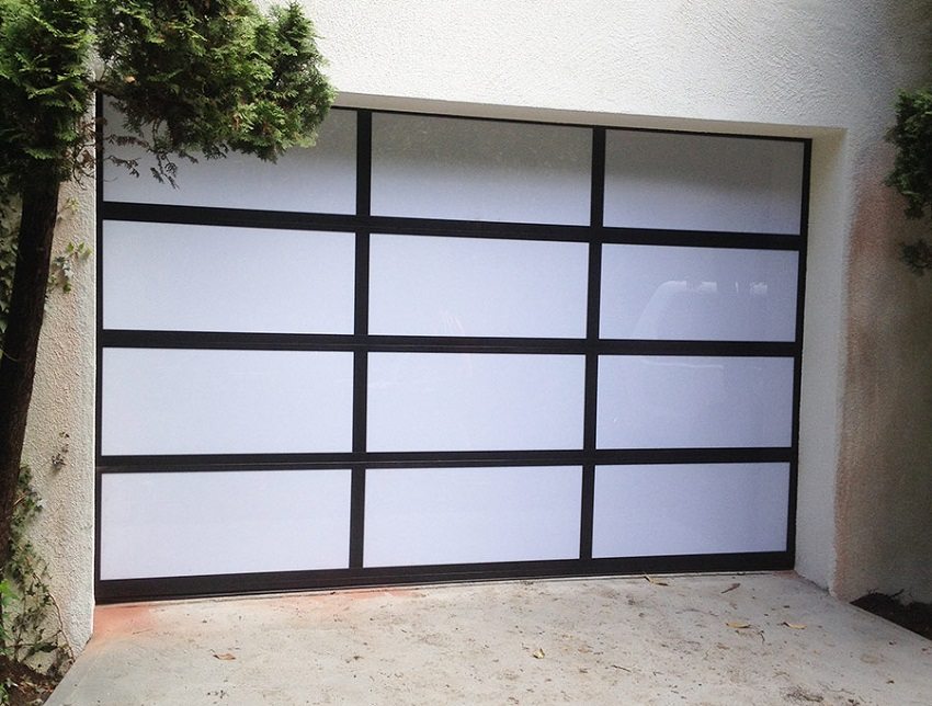 ประตูยกที่มีสไตล์หุ้มด้วยพลาสติก ประตูยกที่มีสไตล์หุ้มด้วยพลาสติก