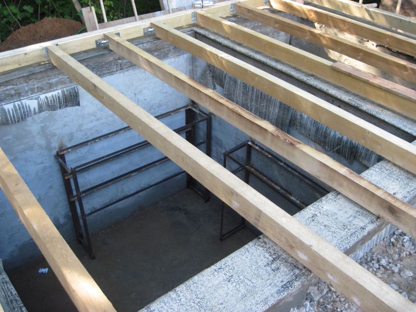 การก่อสร้างห้องใต้ดิน DIY ขั้นตอนที่ 4: การติดตั้งพื้น การก่อสร้างห้องใต้ดิน DIY ขั้นตอนที่ 4: การติดตั้งพื้น