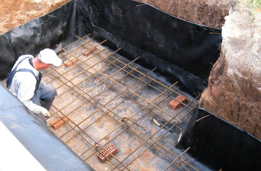 การก่อสร้างห้องใต้ดิน DIY ขั้นตอนที่ 2: การจัดวางรากฐาน การก่อสร้างห้องใต้ดิน DIY ขั้นตอนที่ 2: การจัดวางรากฐาน