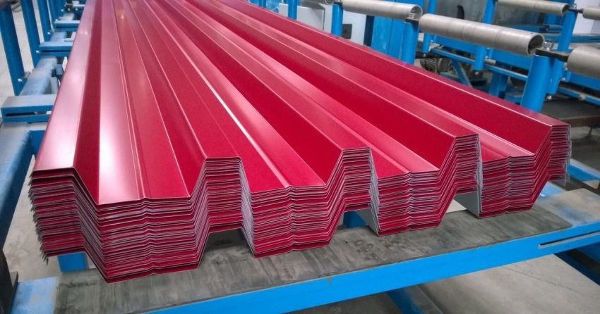 แผ่นโปรไฟล์ไม่จำเป็นต้องมีการทาสีเป็นระยะเนื่องจากกระดาษลูกฟูกไม่กลัวแสงแดด แผ่นโปรไฟล์ไม่จำเป็นต้องมีการทาสีเป็นระยะเนื่องจากกระดาษลูกฟูกไม่กลัวแสงแดด