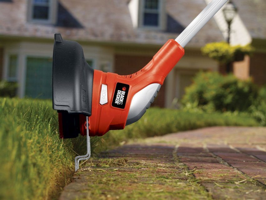Die Arbeit mit einem Freischneider hängt im Gegensatz zu elektrischen Geräten nicht von den Wetterbedingungen ab Die Arbeit mit einem Freischneider hängt im Gegensatz zu elektrischen Geräten nicht von den Wetterbedingungen ab
