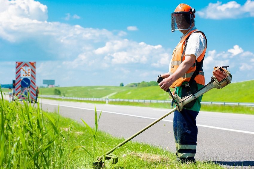 Spezielle Gurte helfen dabei, die Lasten gleichmäßig zu verteilen, was das Mähen von Gras erheblich erleichtert Spezielle Gurte helfen dabei, die Lasten gleichmäßig zu verteilen, was das Mähen von Gras erheblich erleichtert