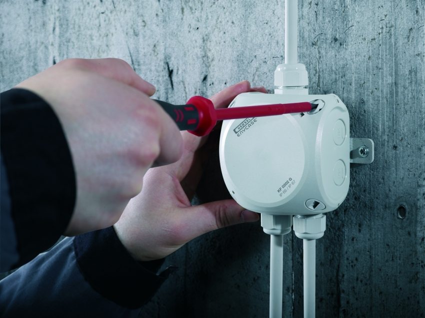 Instal·lació de caixes de connexions exteriors Instal·lació de caixes de connexions exteriors