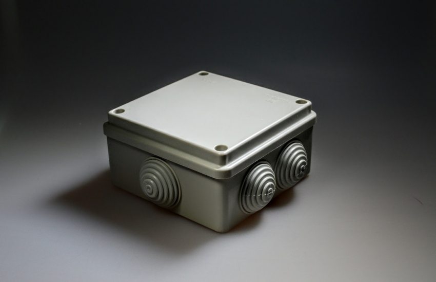 Caixa de connexions 80x80x40 mm per a instal·lació exterior IP55 Caixa de connexions 80x80x40 mm per a instal·lació exterior IP55