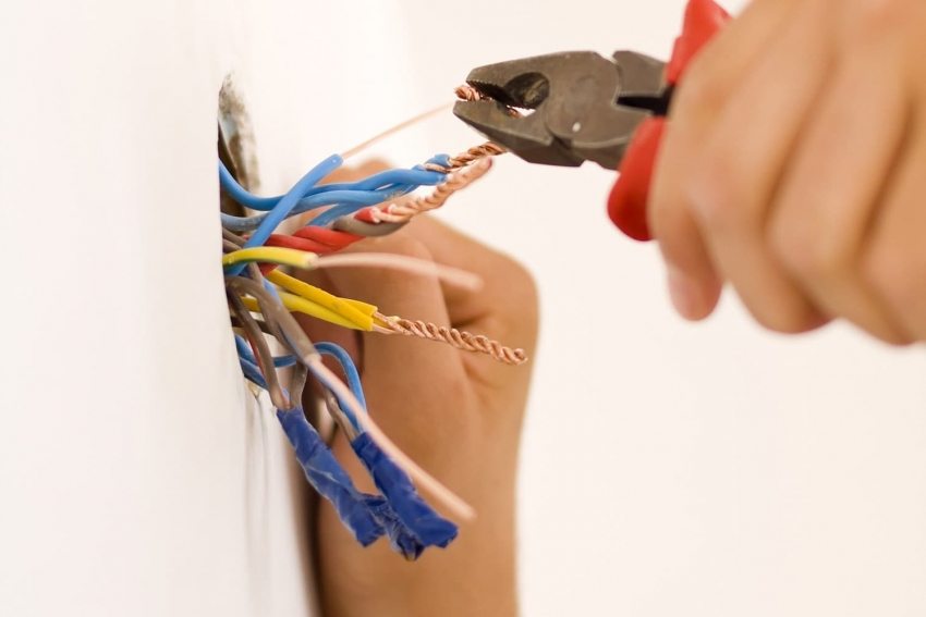 Les caixes de connexió s’han de col·locar de manera que s’hi pugui accedir fàcilment si cal Les caixes de connexió s’han de col·locar de manera que s’hi pugui accedir fàcilment si cal