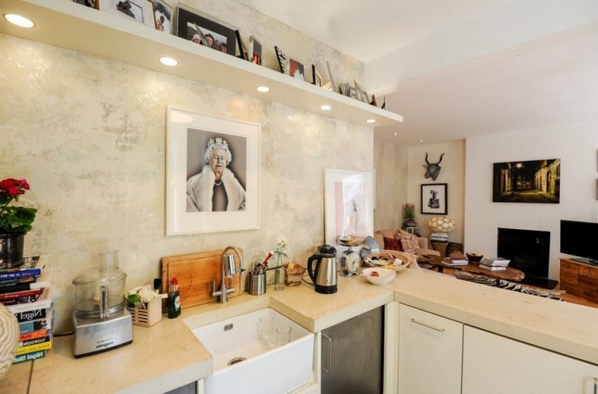 يتيح الجص الفينيسي في الداخل تزيين الغرفة ويمنحها جوًا من الفخامة يتيح الجص الفينيسي في الداخل تزيين الغرفة ويمنحها جوًا من الفخامة