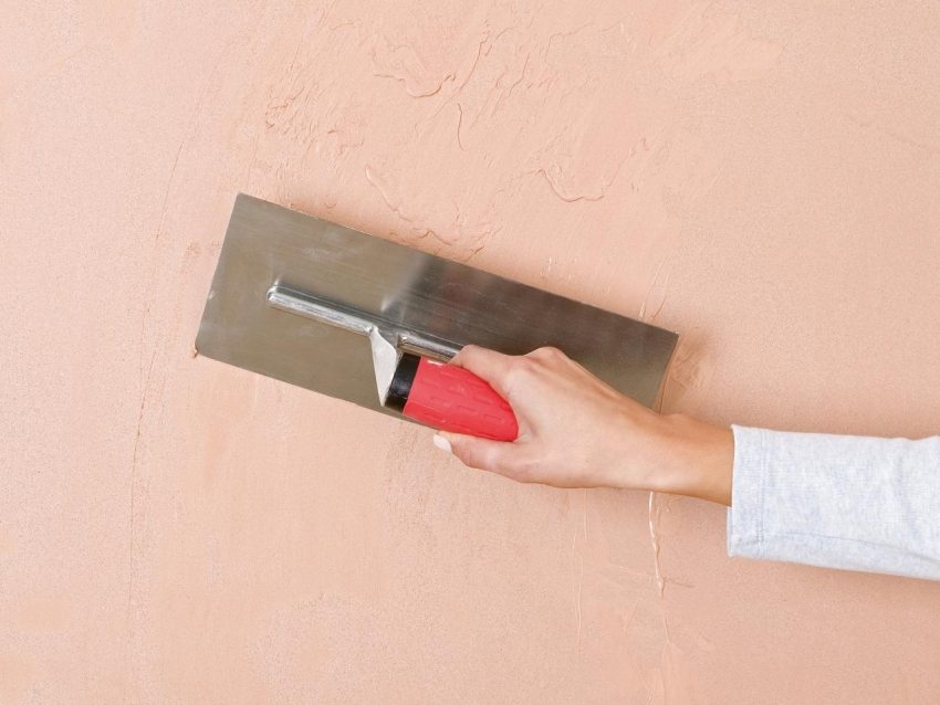 تتضمن تقنية تطبيق الجص الفينيسي عملية متعددة المراحل تتضمن تقنية تطبيق الجص الفينيسي عملية متعددة المراحل