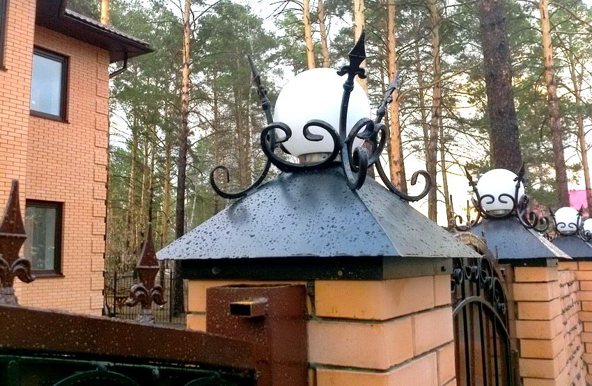 For the successful installation of a cap with a lantern, you must take care of conducting the wiring to the pole in advance For the successful installation of a cap with a lantern, you must take care of conducting the wiring to the pole in advance