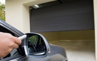 Stropné garážové brány: rozmery, ceny a vlastnosti