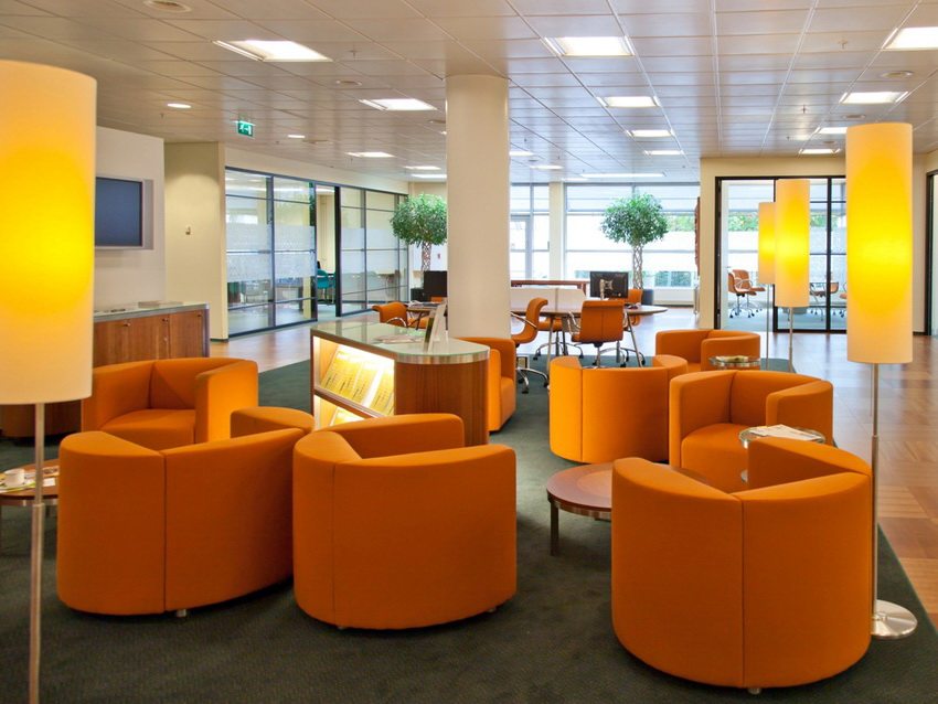 Les làmpades de sostre Armstrong s’utilitzen generalment en espais públics Les làmpades de sostre Armstrong s’utilitzen generalment en espais públics