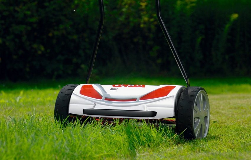 El tallagespa elèctric de tambor ofereix una maniobrabilitat excepcional El tallagespa elèctric de tambor ofereix una maniobrabilitat excepcional