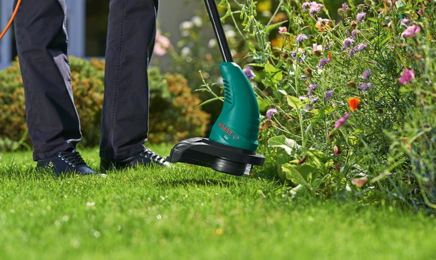 Gràcies a la seva petita mida i portabilitat, el tallagespa manual neteja fàcilment les zones més dures Gràcies a la seva petita mida i portabilitat, el tallagespa manual neteja fàcilment les zones més dures