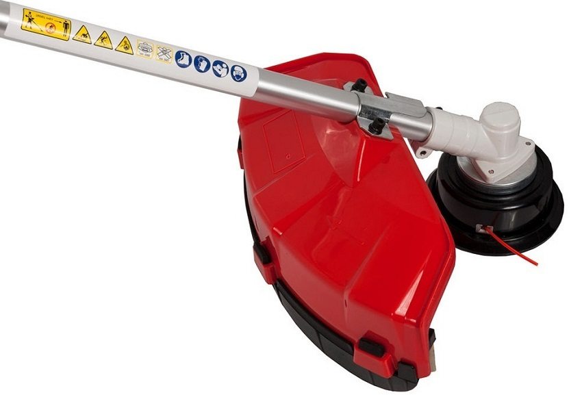 Trymer z obrotową głowicą, która umożliwia przycinanie obszarów pod różnymi kątami Trymer z obrotową głowicą, która umożliwia przycinanie obszarów pod różnymi kątami