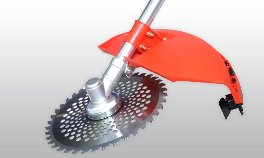 Nóż krążkowy jest idealny do dekoracyjnego koszenia trawnika Nóż krążkowy jest idealny do dekoracyjnego koszenia trawnika