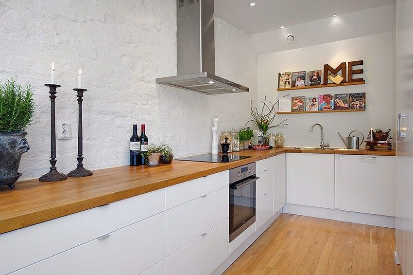 Arkveggpaneler med etterligning av en steinoverflate i utformingen av kjøkkenet Arkveggpaneler med etterligning av en steinoverflate i utformingen av kjøkkenet