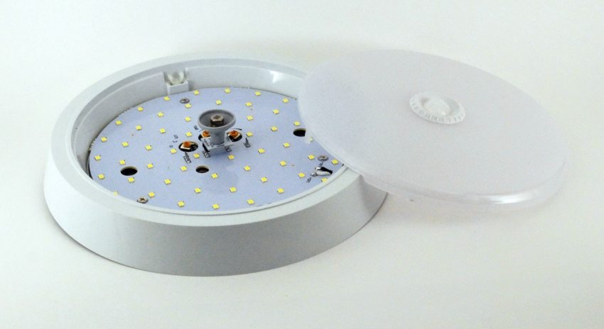 LED lampa so senzorom pohybu LED lampa so senzorom pohybu