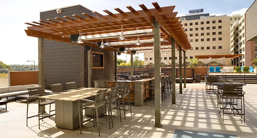 Elektrische Außenheizungen werden auf Außenterrassen, in Bereichen und in Cafés verwendet Elektrische Außenheizungen werden auf Außenterrassen, Bereichen und Cafés verwendet