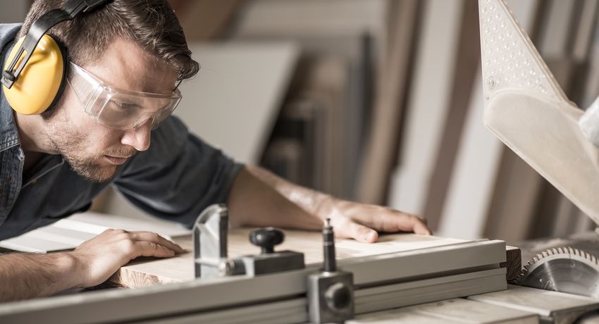 For vellykket arbejde er det vigtigste at vælge en passende træbearbejdningsmaskine, der har de nødvendige funktioner til skibsføreren. Multifunktionel husholdnings træbearbejdningsmaskine: oversigt over typer