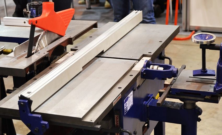 Et kompetent valg af træbearbejdningsudstyr, der studerer mulighederne og nuancerne ved betjening af forskellige maskiner, giver dig mulighed for at få mest muligt ud af købet og vælge den enhed, der passer til dine behov Et kompetent valg af træbearbejdningsudstyr, der studerer mulighederne og nuancerne ved betjening af forskellige maskiner, giver dig mulighed for at få mest muligt ud af købet og vælge den enhed, der passer til dine behov