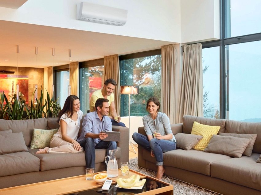 An inverter heater-air conditioner is able to warm up even a very large room in a short time An inverter heater-air conditioner is able to warm up even a very large room in a short time