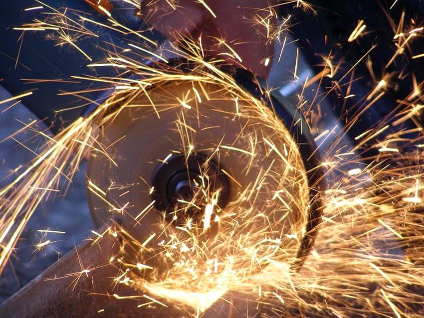 Pri vytváraní stroja na rezanie kovov z tohto nástroja je dôležitým bodom kompetentná voľba brúsky