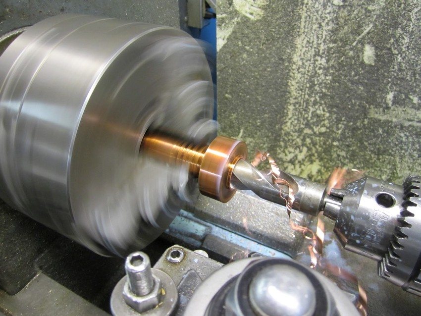 En drejebænk kan være en multifunktionel enhed i et værksted, som du kan udføre forskellige opgaver med, herunder husholdningsarbejde: slibning af knive, sakse osv. En drejebænk kan være en multifunktionel enhed i et værksted, som du kan udføre forskellige opgaver med, herunder husholdningsarbejde: slibning af knive, sakse osv.