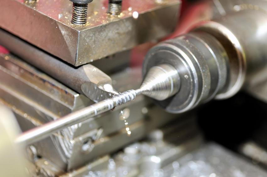 Det vigtigste ved arbejde på en drejebænk er sikkerhed Det vigtigste ved arbejde på en drejebænk er sikkerhed