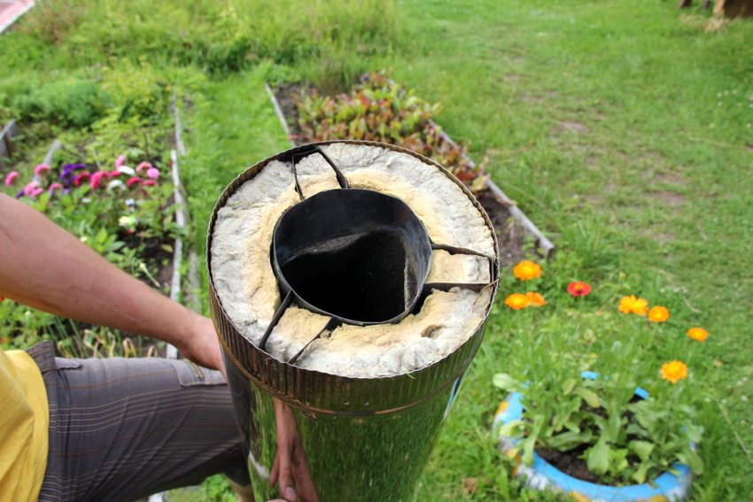 El gruix de la capa aïllant també afecta el cost del sandvitx de xemeneia El gruix de la capa aïllant també afecta el cost del sandvitx de xemeneia