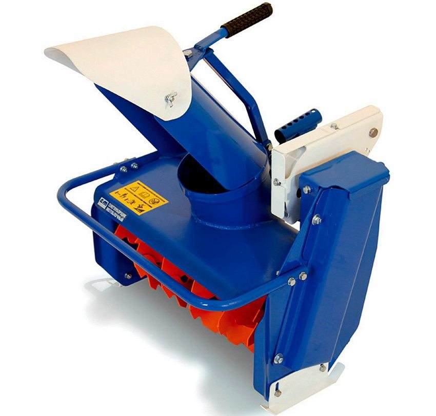 מפוח שלג רכוב מוכן לטרקטור המונח מאחורי נבה מפוח שלג רכוב מוכן לטרקטור המונח מאחורי נבה