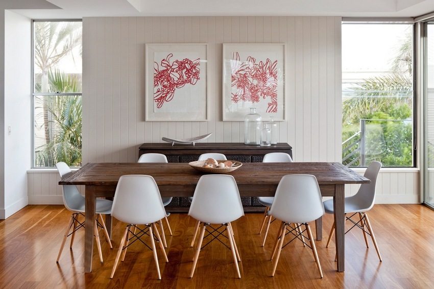 Hvite PVC-veggpaneler som brukes i utformingen av spisestuen Hvite PVC-veggpaneler som brukes i utformingen av spisestuen