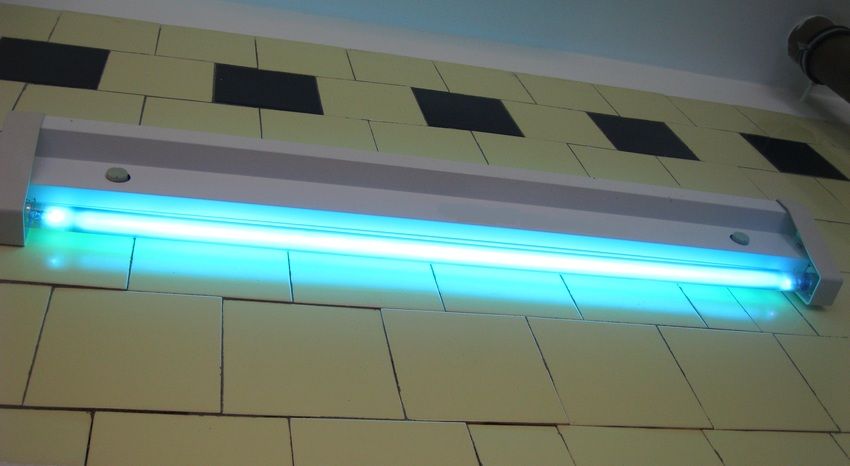 Kvartslamper, desinficering af luften og mætning med ozon, hjælper med at skabe et sikkert miljø og et behageligt mikroklima i rummet Kvartslamper, desinficering af luften og mætning med ozon, hjælper med at skabe et sikkert miljø og et behageligt mikroklima i rummet