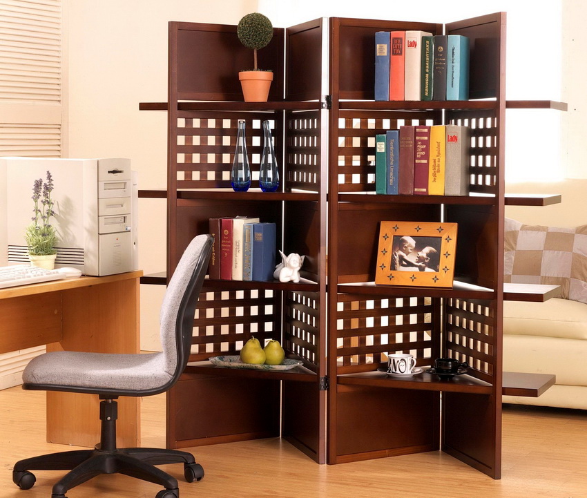 ניתן לקצץ את המחיצה בכיסים ובמדפים בהם נוח לאחסן כל מיני דברים קטנים ניתן לקצץ את המחיצה בכיסים ובמדפים בהם נוח לאחסן כל מיני דברים קטנים